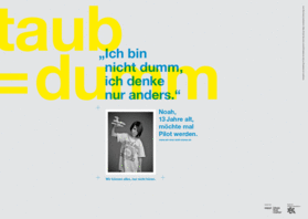 Plakatmotiv Bildung (Noah): gelbe Schrift (taub=dumm) auf grauem Hintergrund, Foto von Noah und sein Wunsch Pilot werden zu wollen