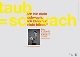 Plakatmotiv Bildung (Sven): gelbe Schrift (taub=schwach) auf grauem Hintergrund, Foto von Sven und sein Wunsch Fußballprofi werden zu wollen